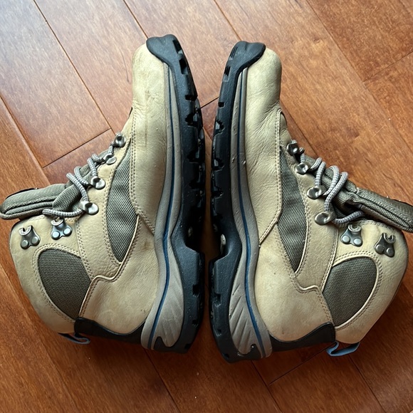 Timberland hiking boots- worn exactly twice! - Picture 5 of 6
